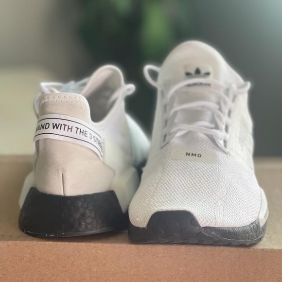 Adidas NMD R1 - Picture 2 of 4